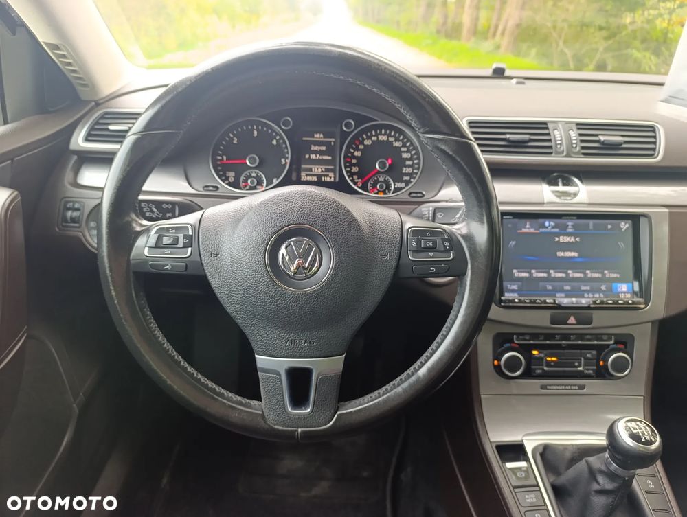 Volkswagen Passat - 21