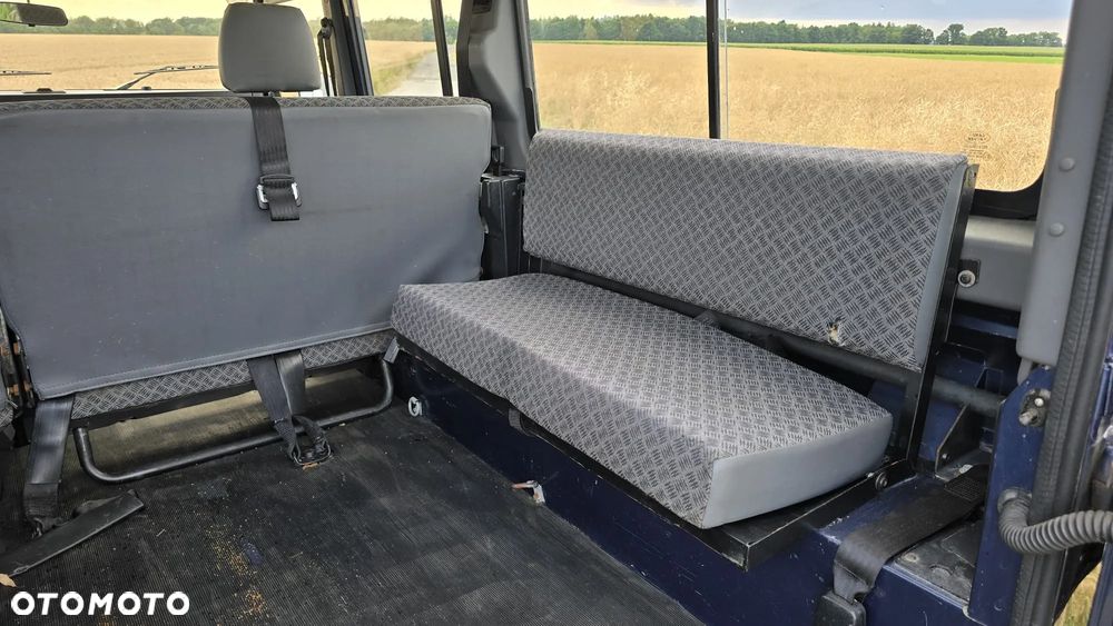 Land Rover Defender - 21