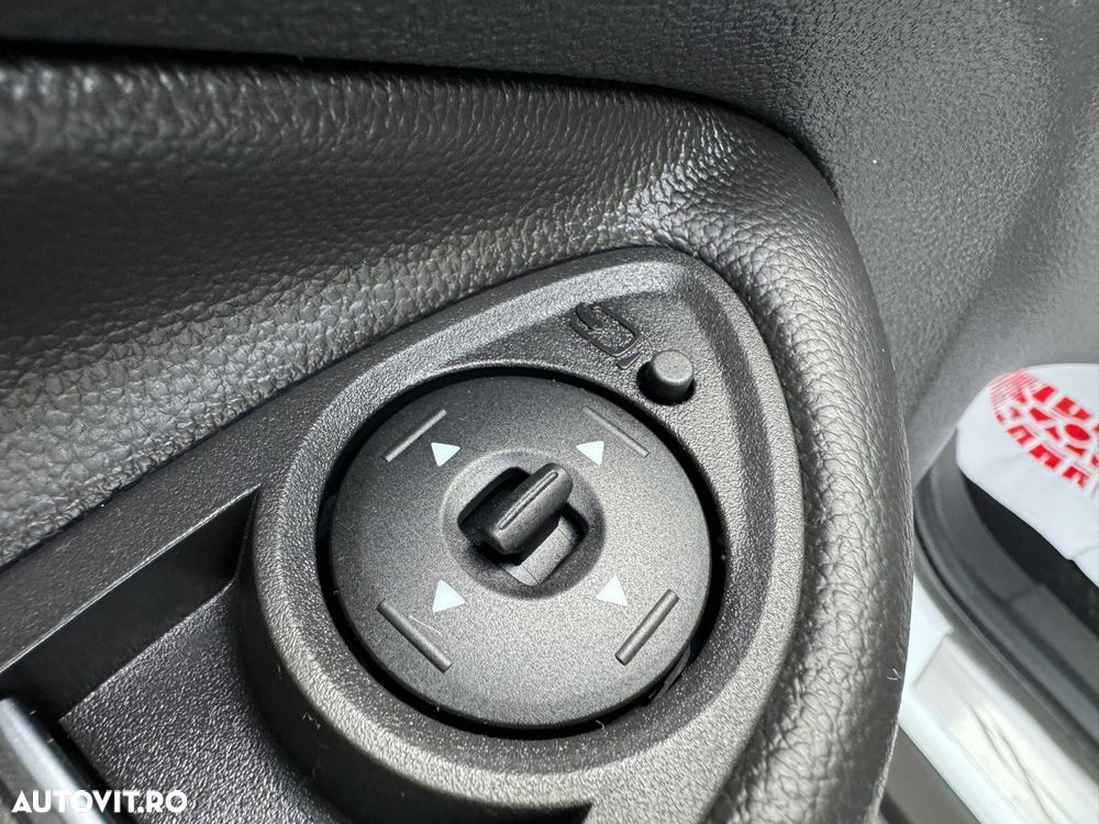Ford Kuga - 25