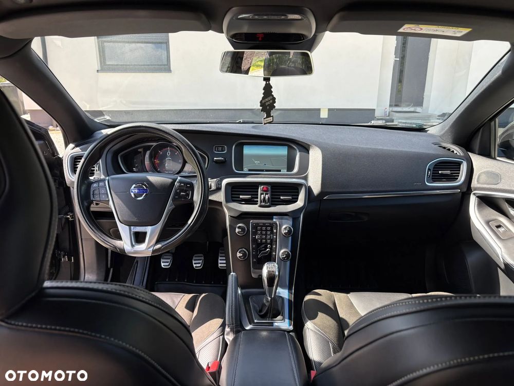 Volvo V40 D2 Drive-E R-Design Momentum - 13