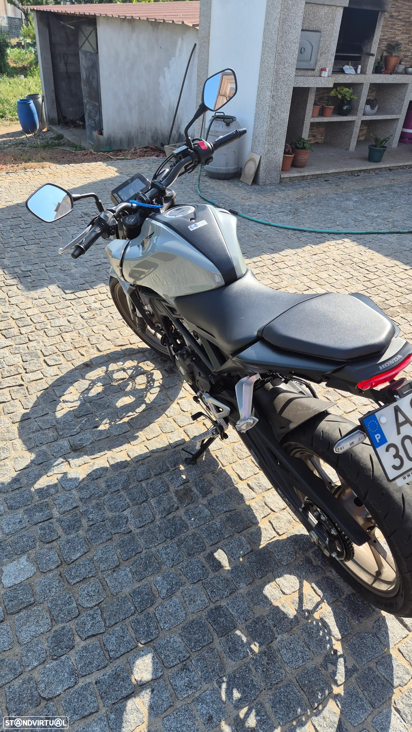 Honda CB R - 6