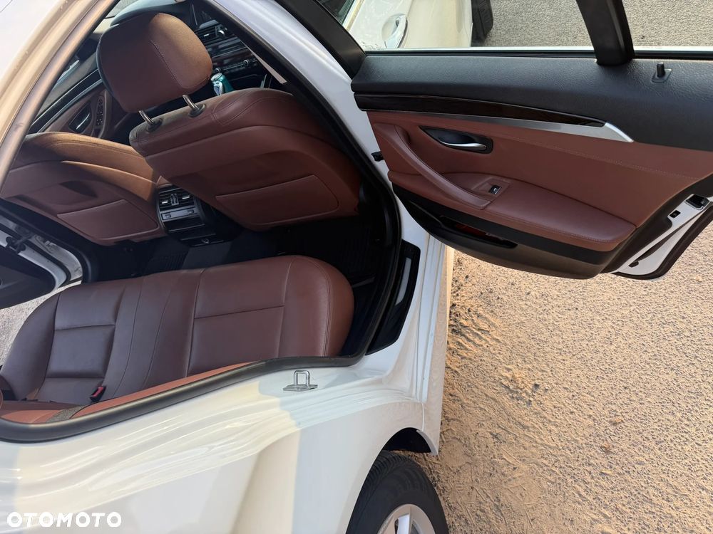BMW Seria 5 528i xDrive - 6