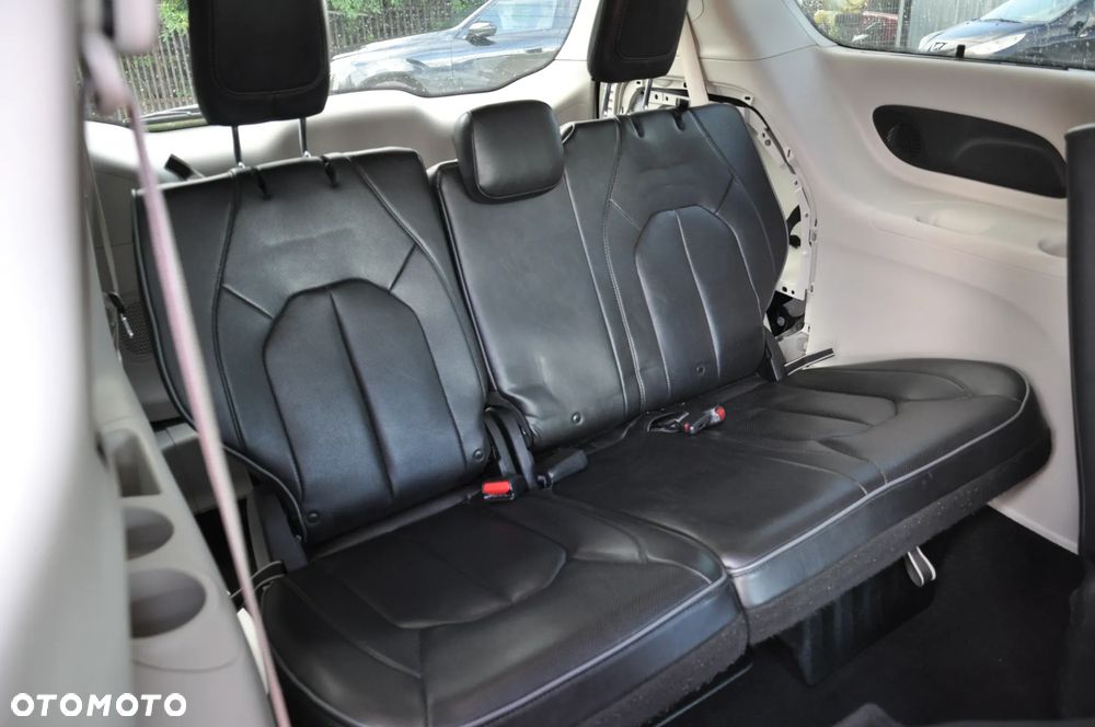 Chrysler Pacifica - 34