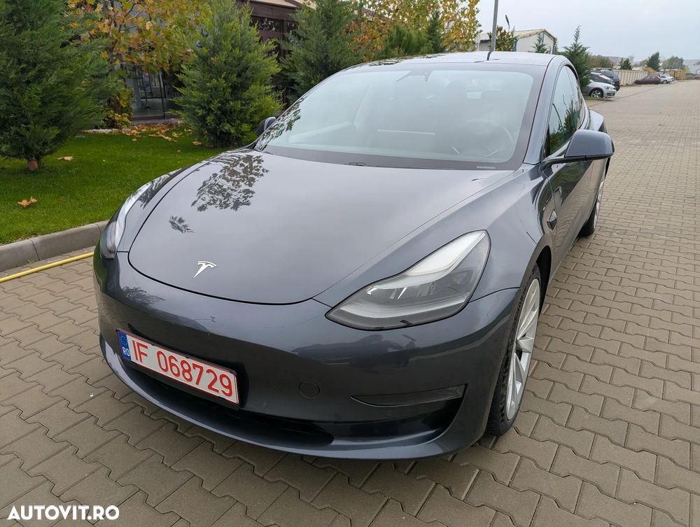 Tesla Model 3 - 3