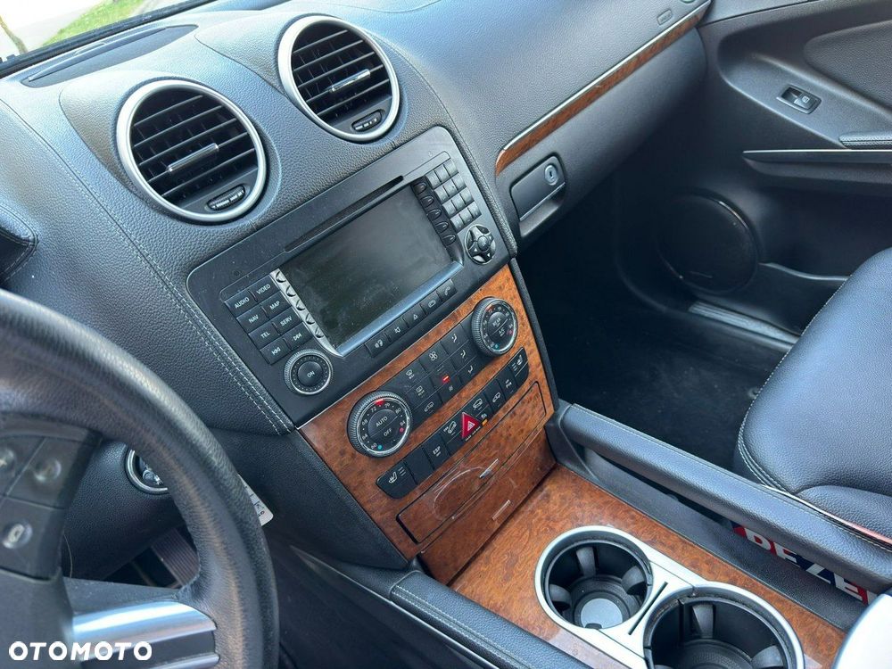 Mercedes-Benz GL - 22