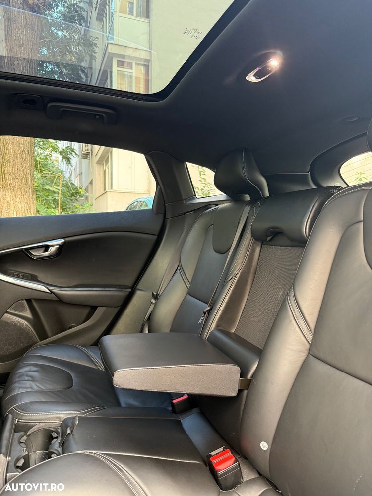 Volvo V40 D3 Geartronic RDesign - 16