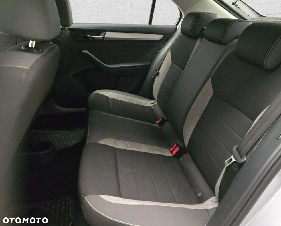 Skoda RAPID 1.6 TDI DPF Ambition - 13