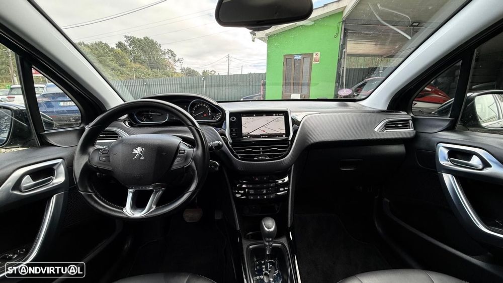 Peugeot 2008 1.2 PureTech Allure EAT6 - 34