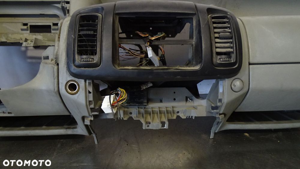 DESKA ROZDZIELCZA RENAULT TRAFIC II 1.9DCI - 10