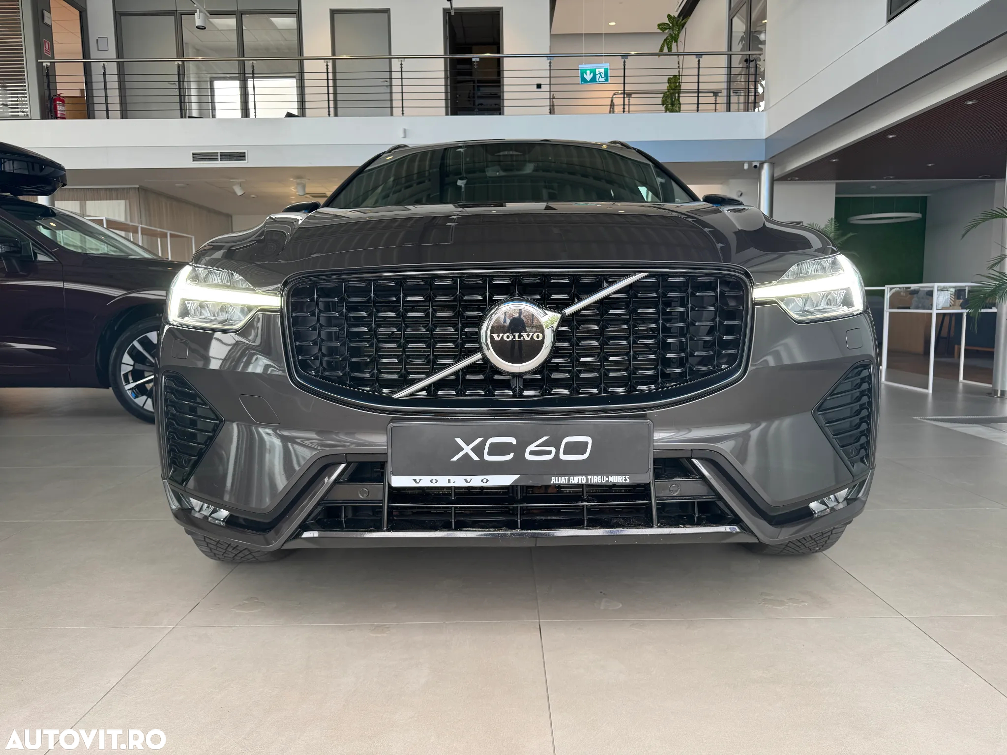 Volvo XC 60 B4 MHEV AT8 AWD R-Design - 2