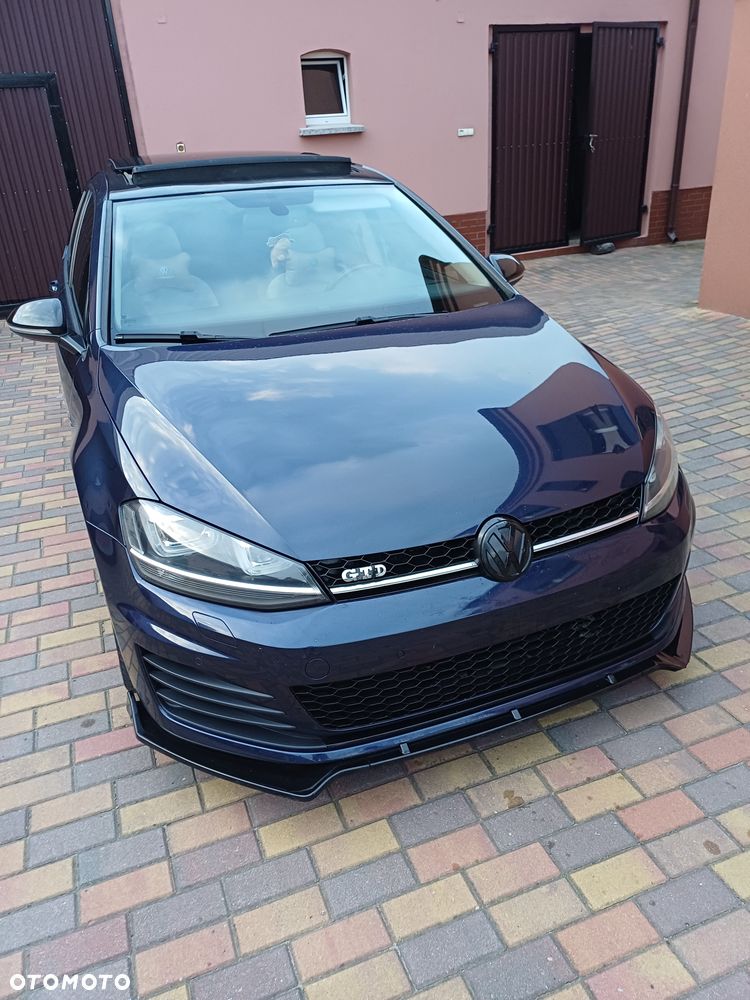 Volkswagen Golf - 1