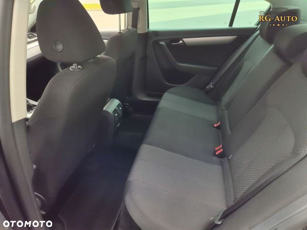 Volkswagen Passat - 2