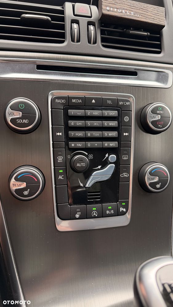 Volvo XC 60 D4 Momentum - 9