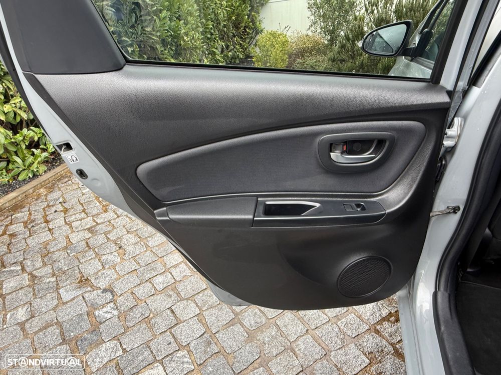 Toyota Yaris 1.5 HSD GR Sport - 33