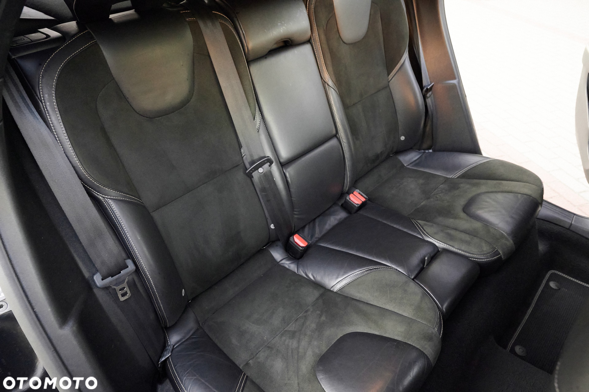 Volvo V40 D2 R-Design - 34