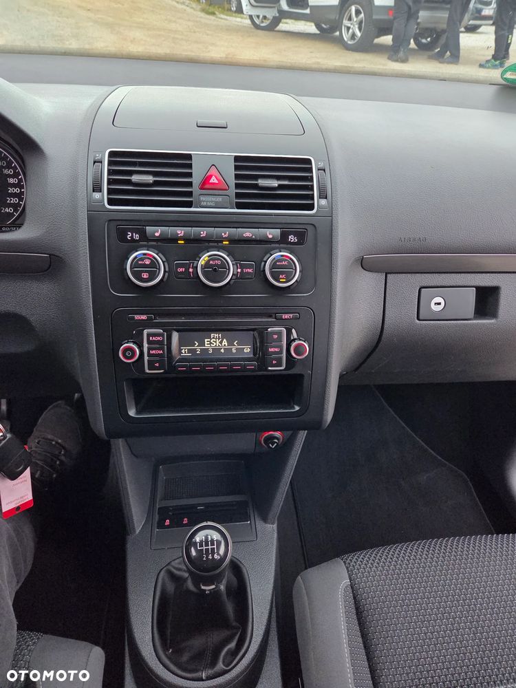 Volkswagen Touran 2.0 TDI DPF BlueMotion Technology Comfortline - 18