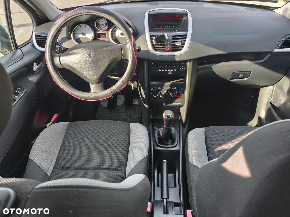 Peugeot 207 75 Urban Move - 8