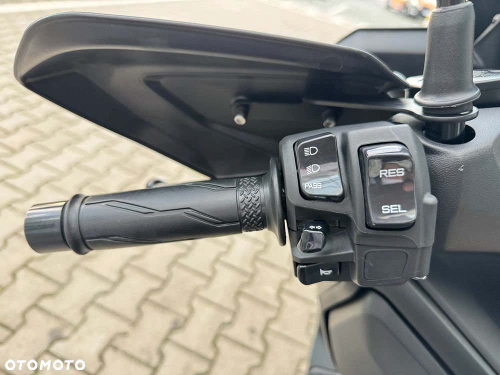 Yamaha X-max - 8