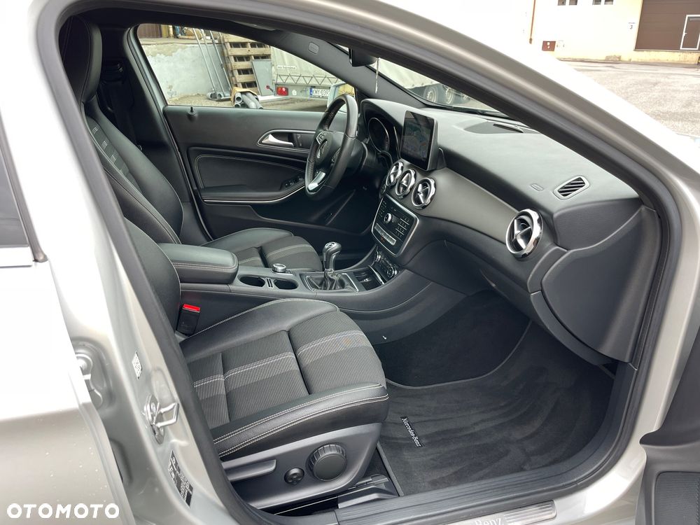 Mercedes-Benz GLA 200 d AMG Line - 15