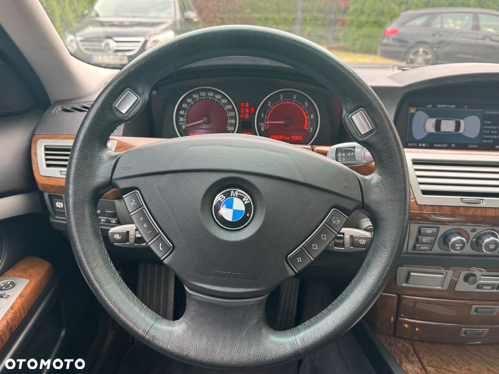 BMW Seria 7 740i - 17