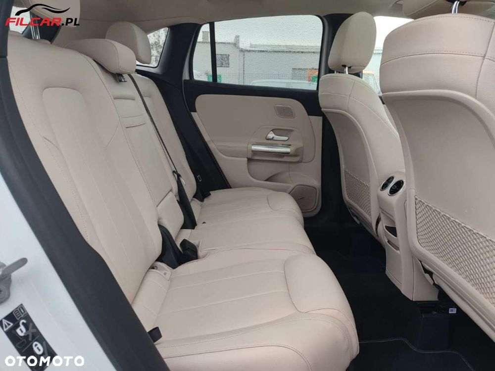 Mercedes-Benz GLA - 24