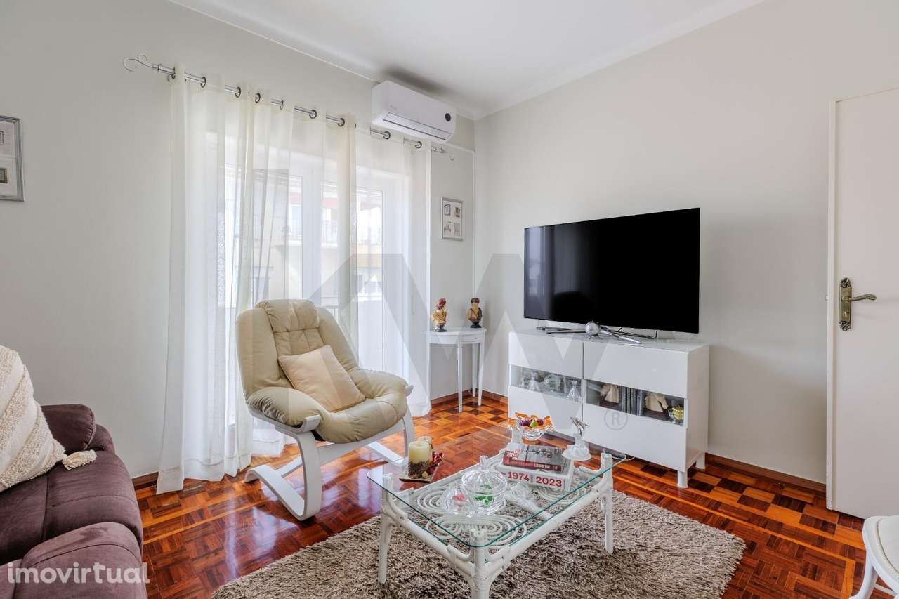 Apartamento T2 com Varanda e Vista Desafogada | Barreiro - Grande imagem: 5/41