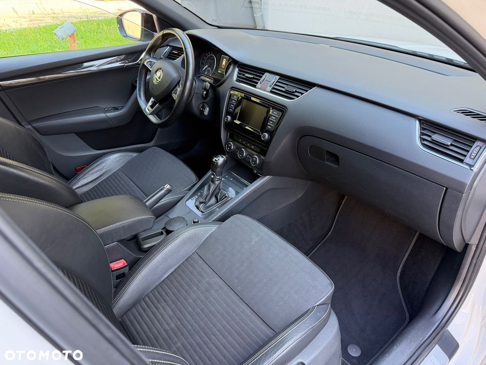 Skoda Octavia 2.0 TDI DSG RS - 22