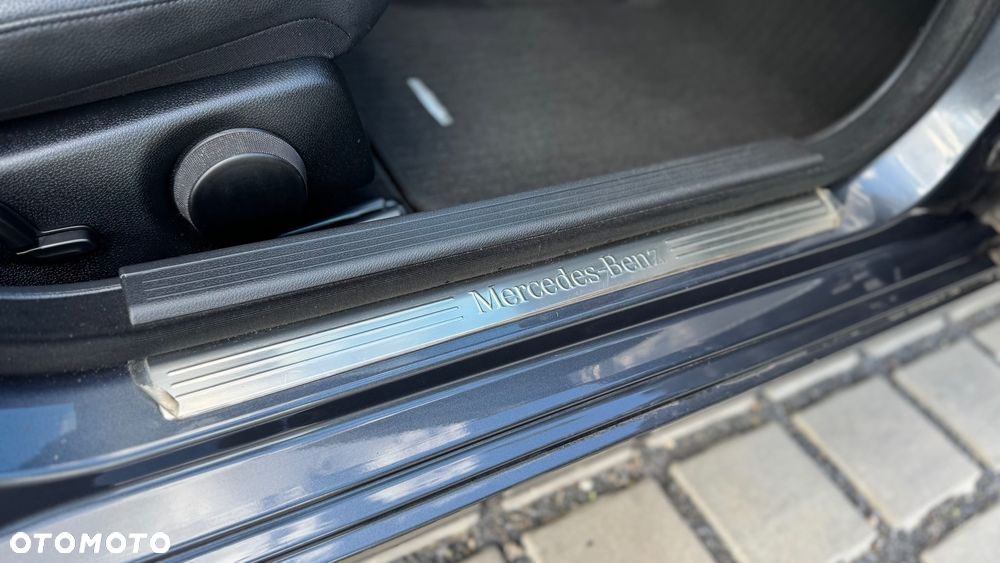 Mercedes-Benz Klasa C 180 CGI Automatik BlueEFFICIENCY Avantgarde - 28