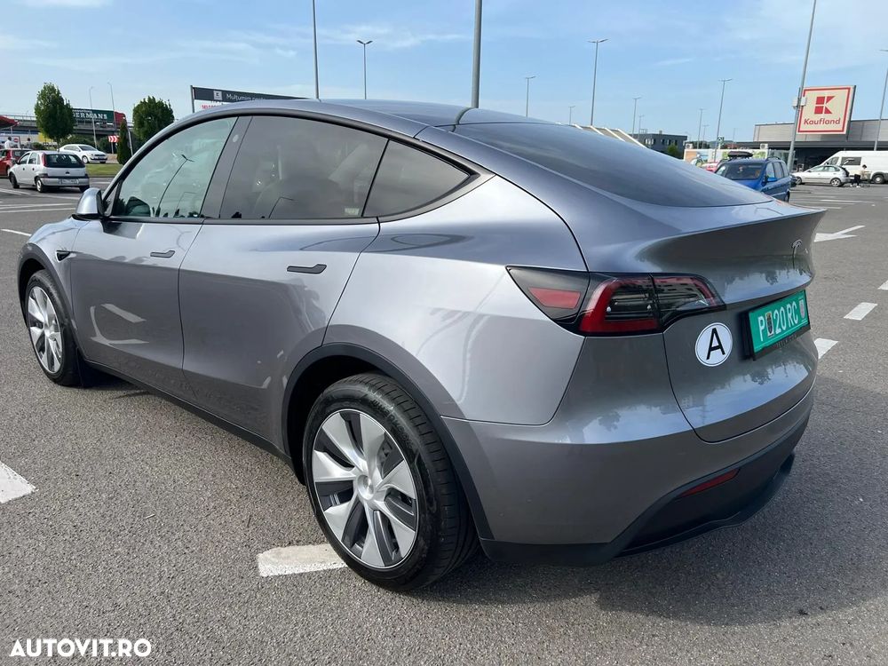 Tesla Model Y - 5