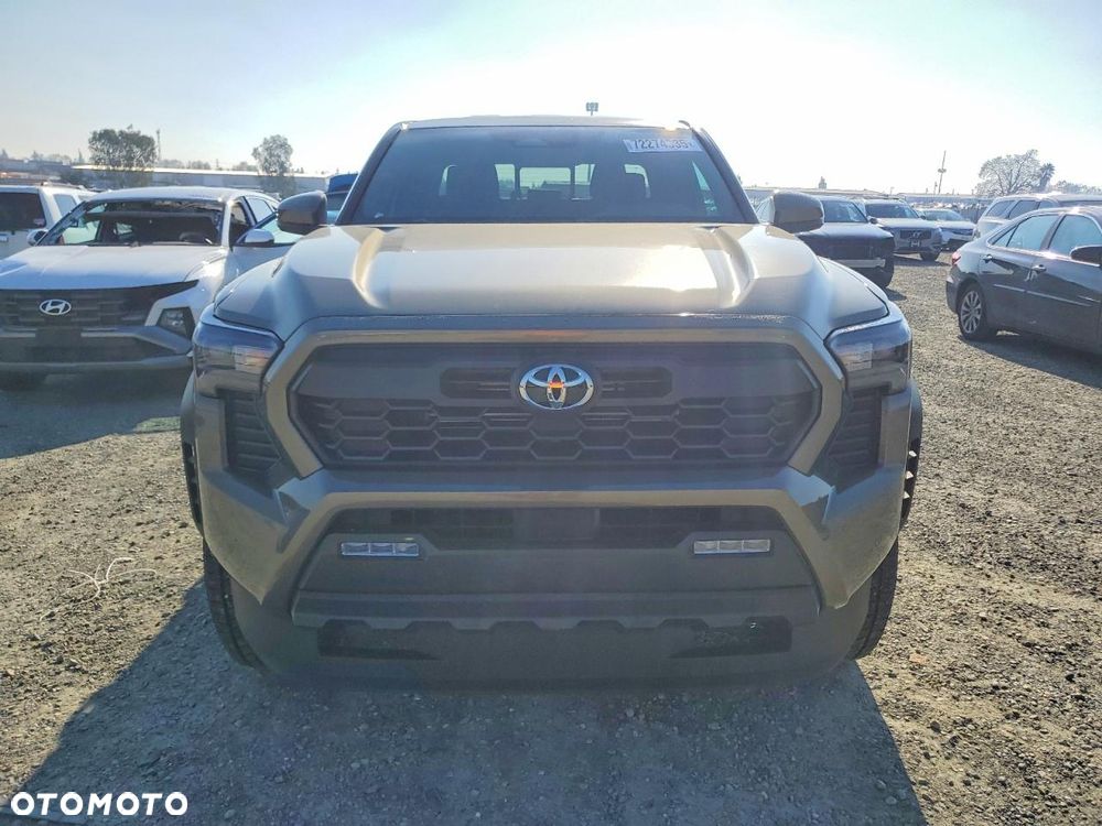 Toyota Tacoma - 5