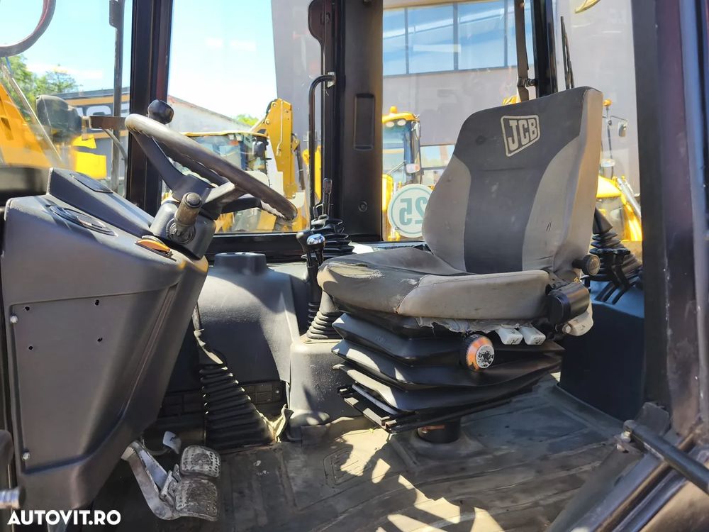 JCB 2CX - 8