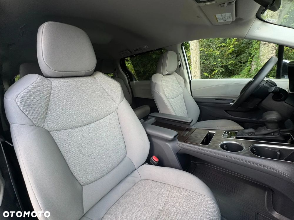 Toyota Sienna - 16