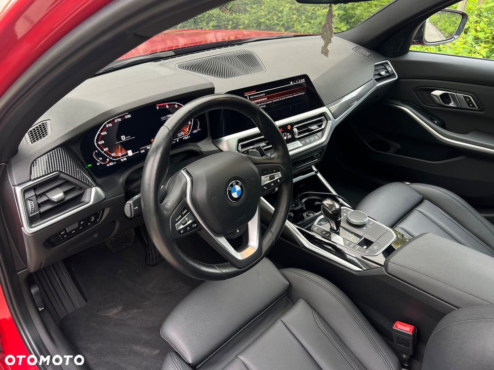 BMW Seria 3 330i xDrive M Sport - 11