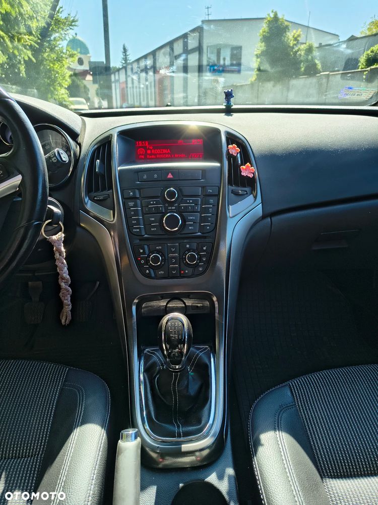 Opel Astra 1.6 T Cosmo - 11