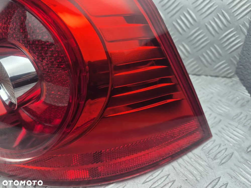 Lampa tylna strona lewa Volkswagen Golf V 1K6945095E - 4