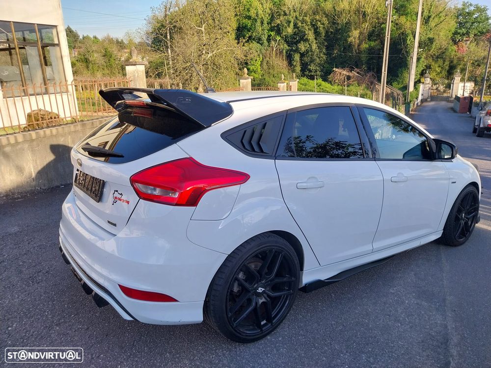 Ford Focus 1.0 EcoBoost S&S ST-Line - 3
