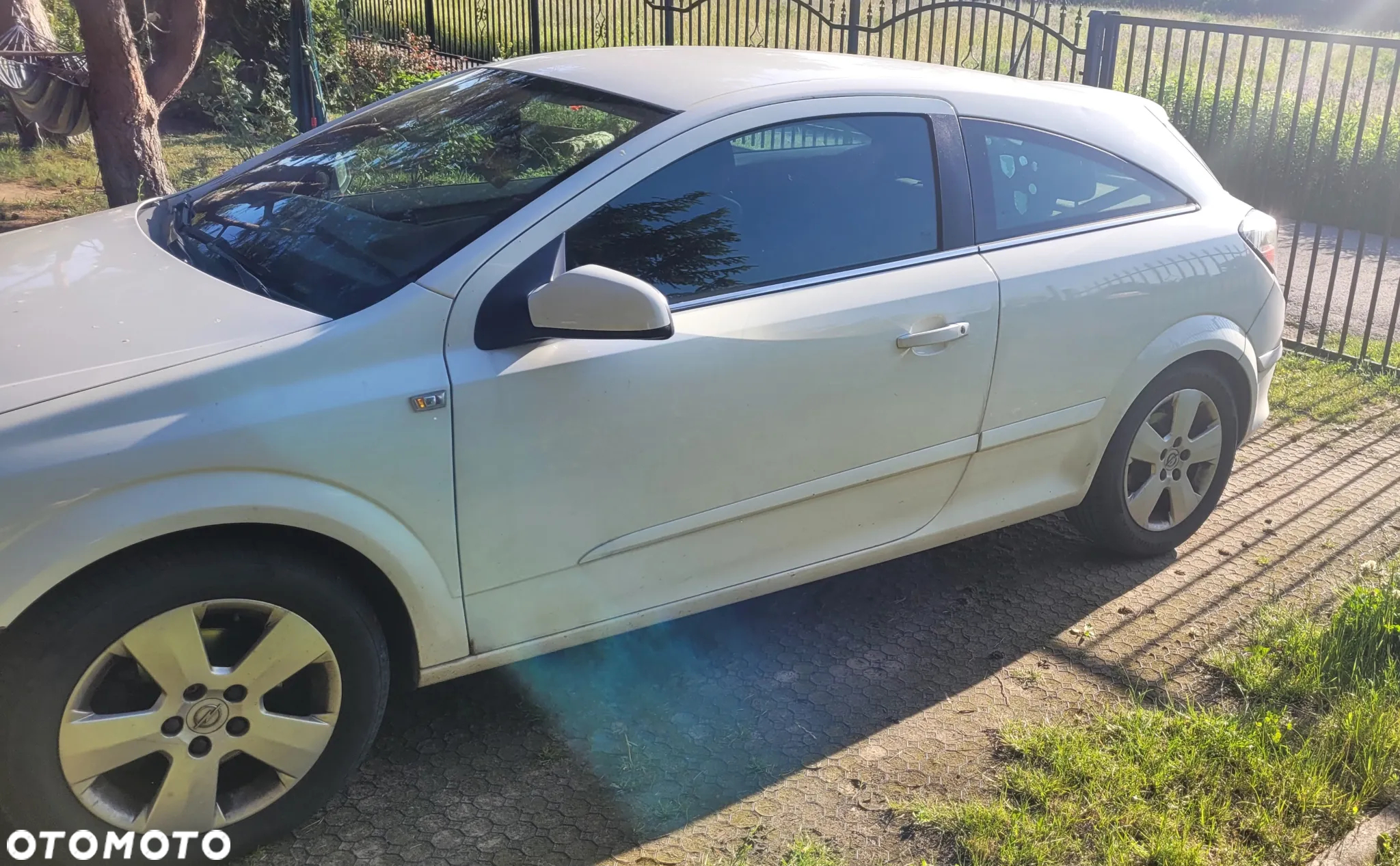 Opel Astra GTC 1.6 - 12