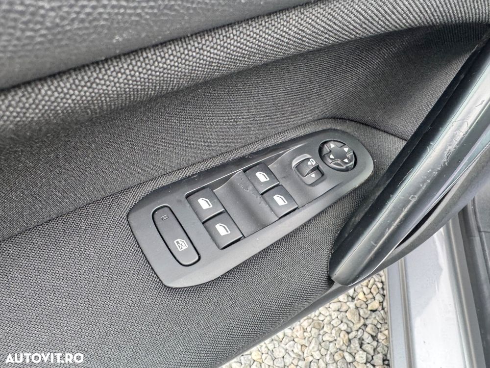 Peugeot 308 1.2 L PureTech Active - 17