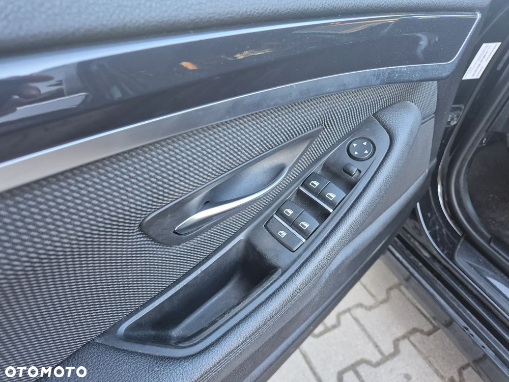 BMW Seria 5 518d - 21