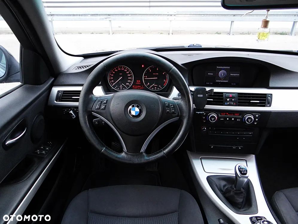 BMW Seria 3 318d DPF Edition Lifestyle - 30