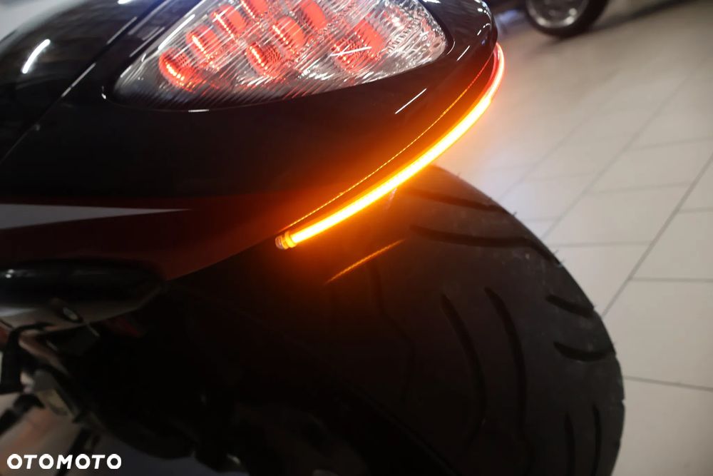 Suzuki Intruder - 19
