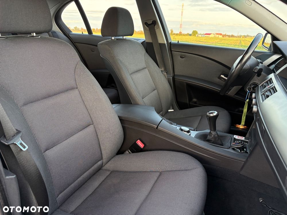 BMW Seria 5 520i - 23