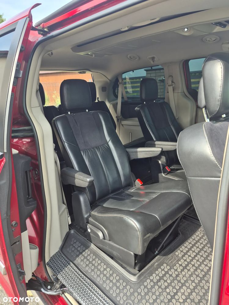 Chrysler Town & Country 3.6 Limited - 9