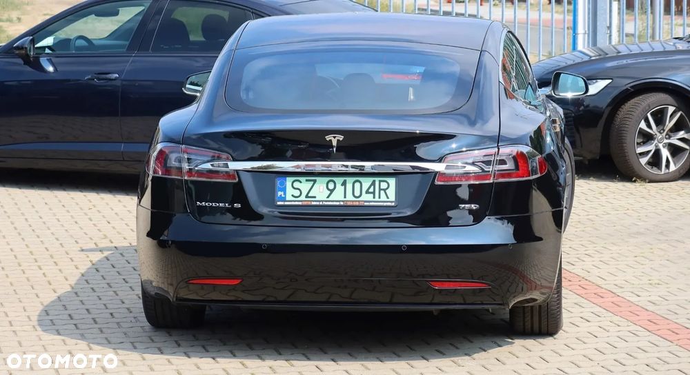 Tesla Model S Dual Motor Allradantrieb - 35