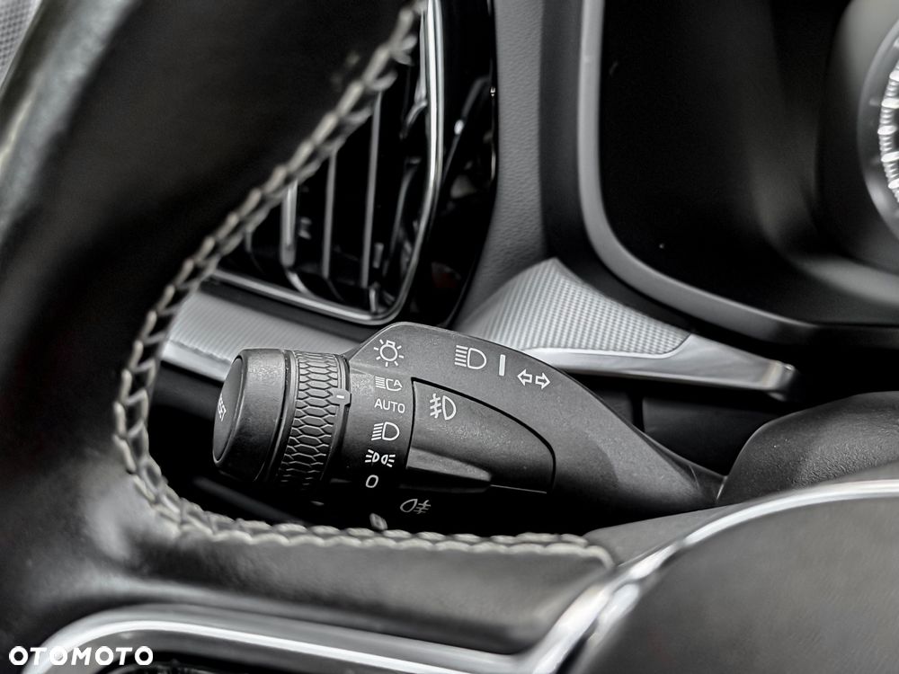 Volvo V60 T8 AWD Plug-In Hybrid R-Design - 31
