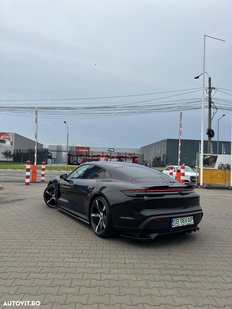 Porsche Taycan - 8
