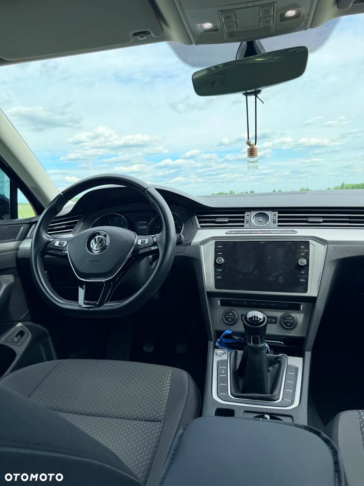 Volkswagen Passat - 21