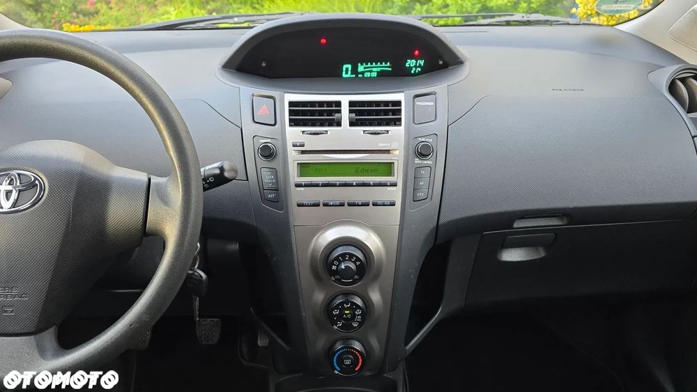 Toyota Yaris - 16