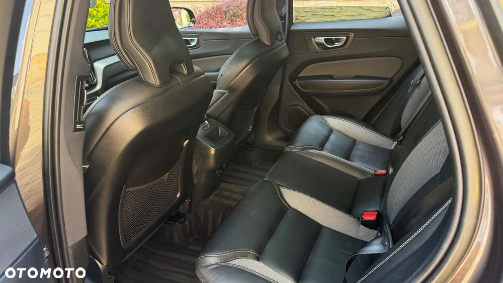 Volvo XC 60 B4 D AWD Ultimate Bright - 24