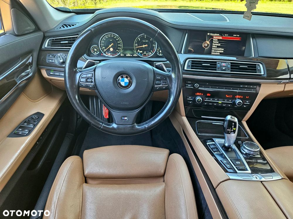 BMW Seria 7 740d - 31